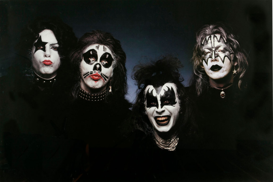 Kiss (1974)